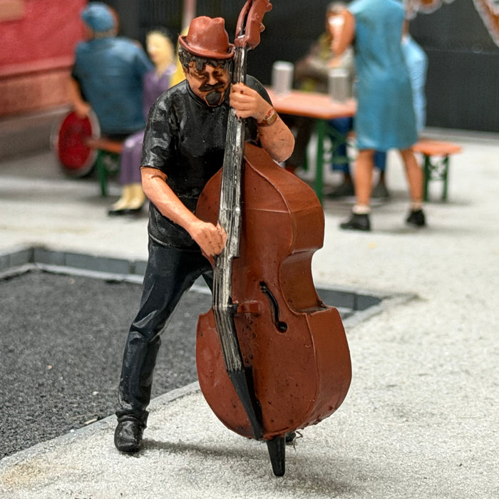 Matze (Bass)